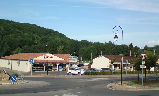 Commerces de Groléjac proche de la  location saisonnière de la Boetie du Ponchet à Veyrignac, Dordogne